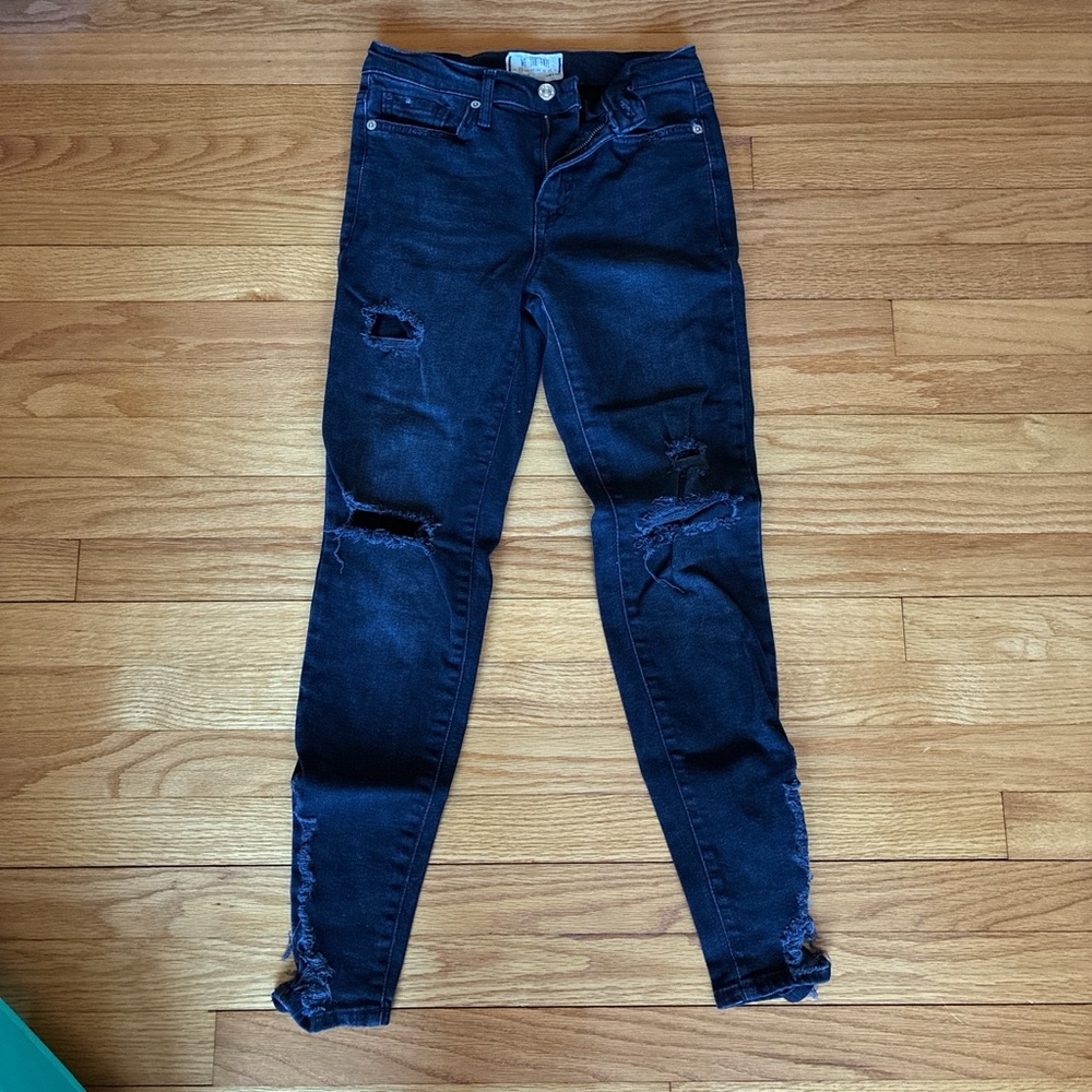 Women’s Black Distressed Skinny Jeans